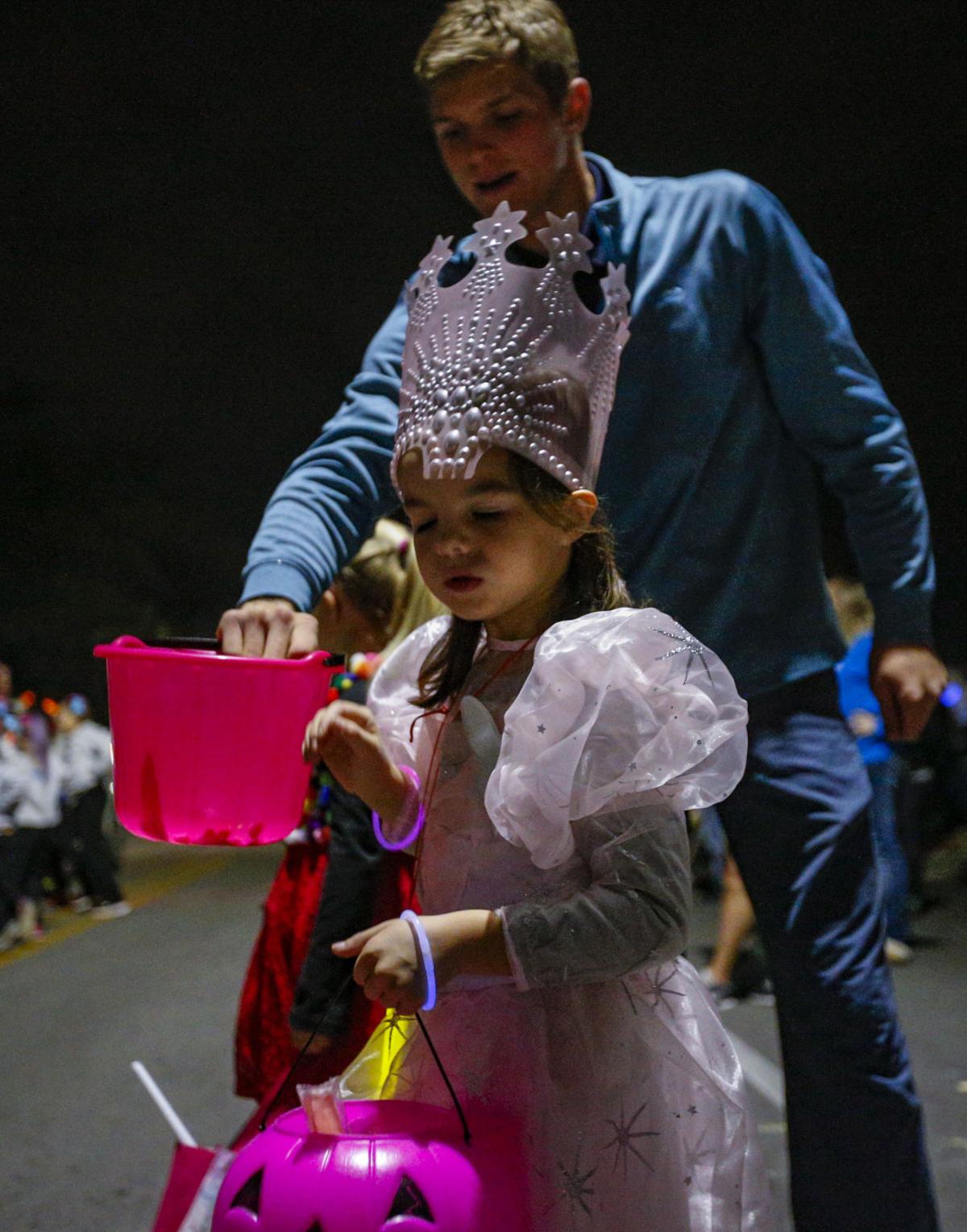 102916-BETTENDORF-HALLOWEEN-014.jpg