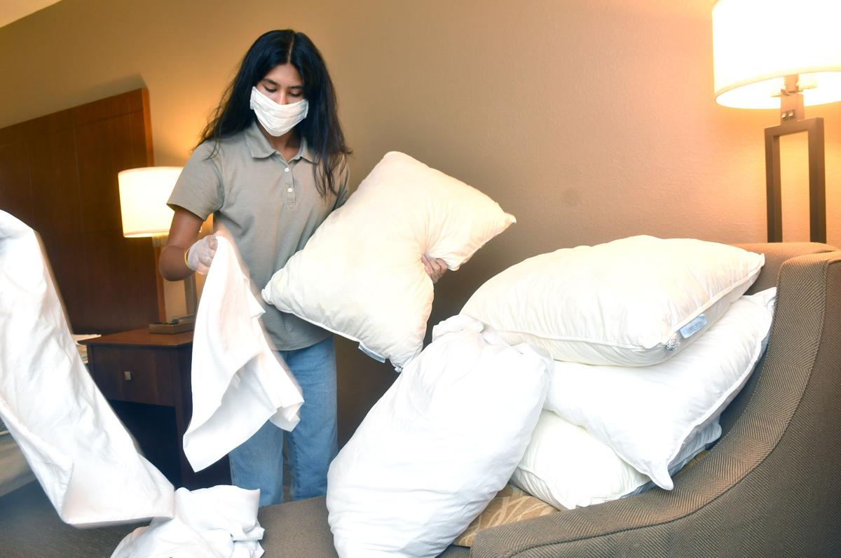 081221-qc-nws-hotelsrecover-104