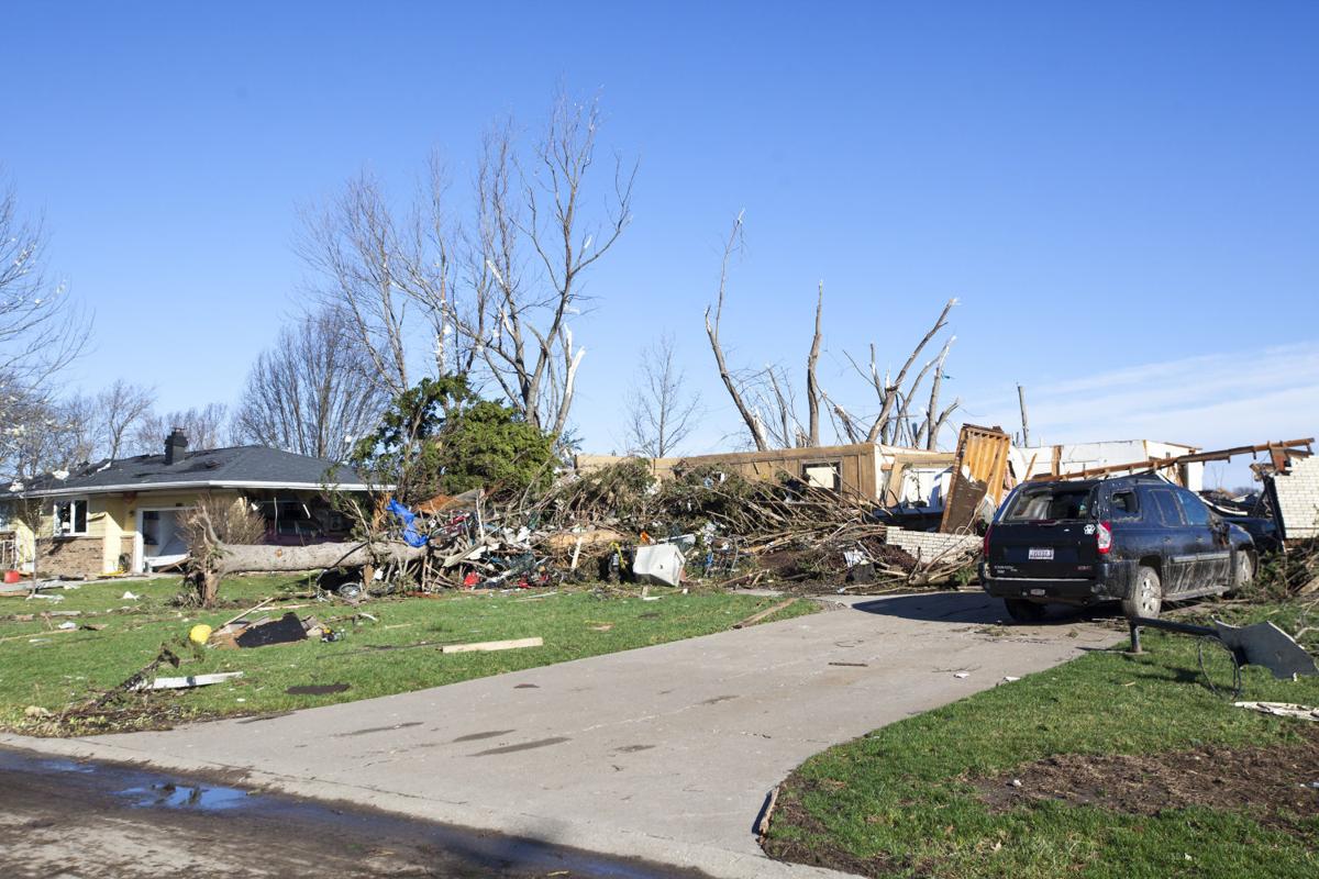Photos EF2 Tornado damage Evergreen Village, East Moline, IL
