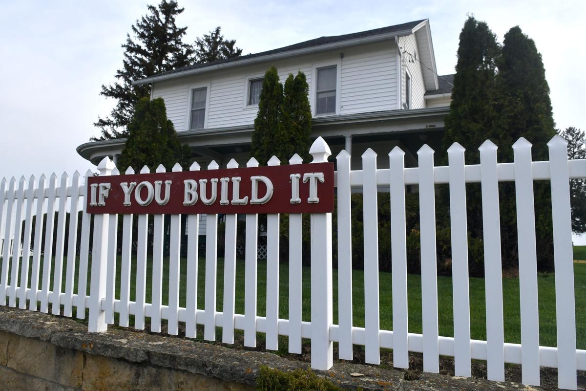 If You Build It They Will Come A Generation Later People Find Heaven At Iowa S Field Of Dreams Local News Qctimes Com