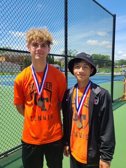 UT's Dylan Kastner, left, and Kawl Mang