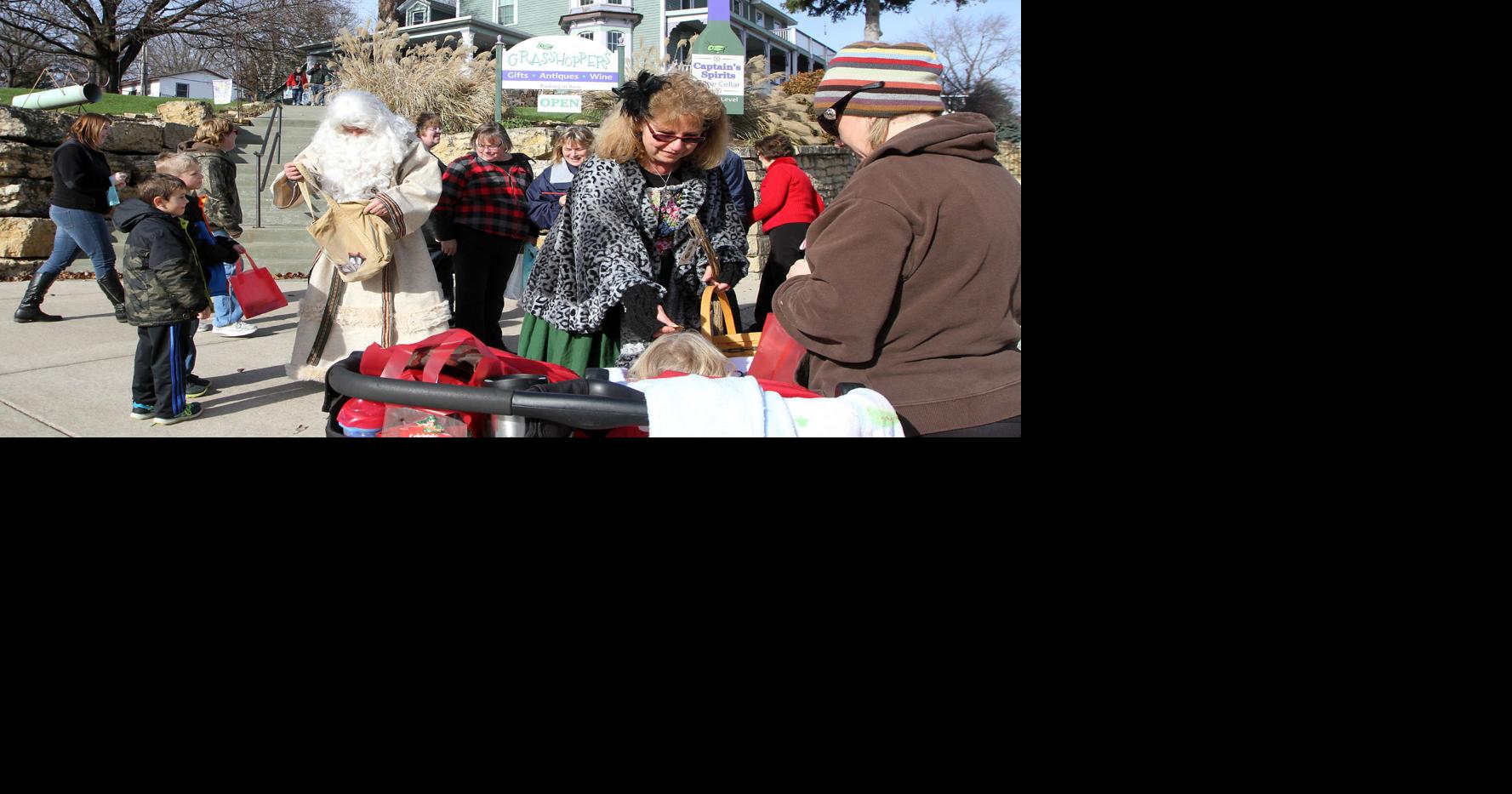 Christmas in Leclaire features shopping, cookie walk, crafts, Santa