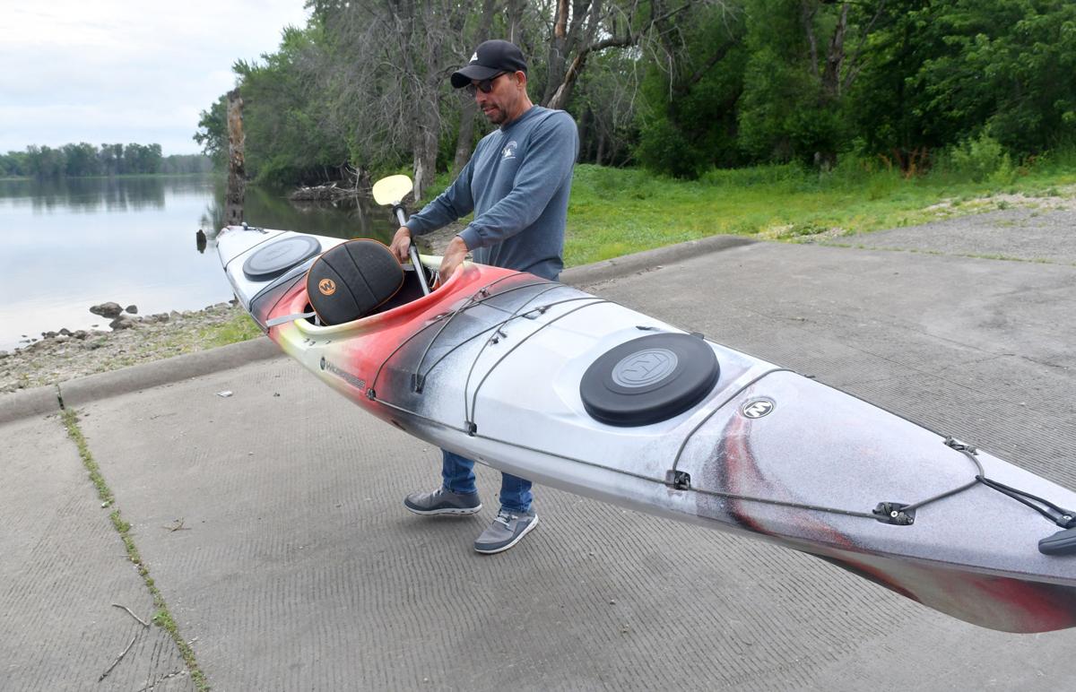 Quad-Cities kayaker wins environmental award for river activity
