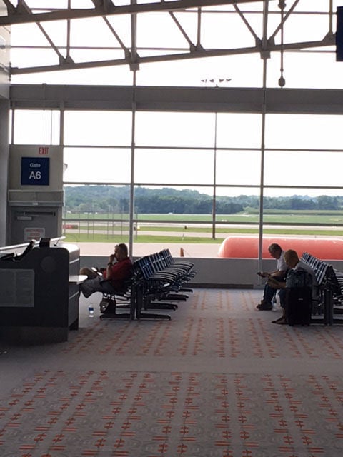 quad city international airport arrivals