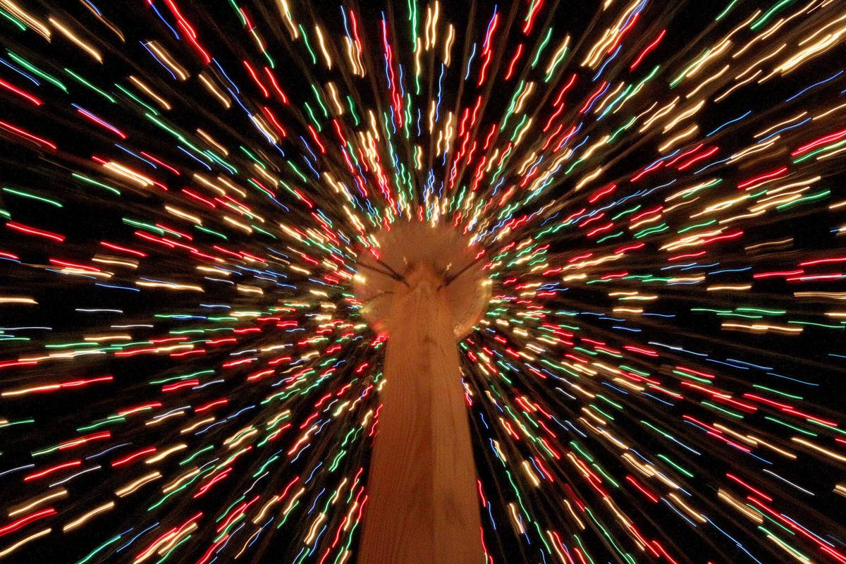 we need a little light these days so the kall christmas corona christmas light show