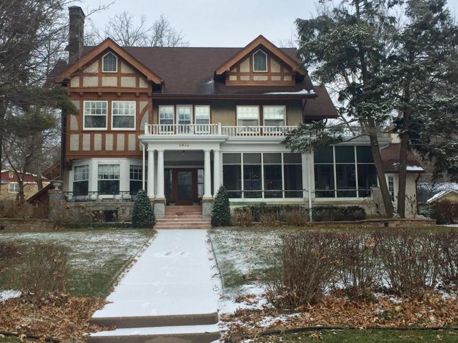 Notes @ Noon: Davenport couple not fond of new neighbors