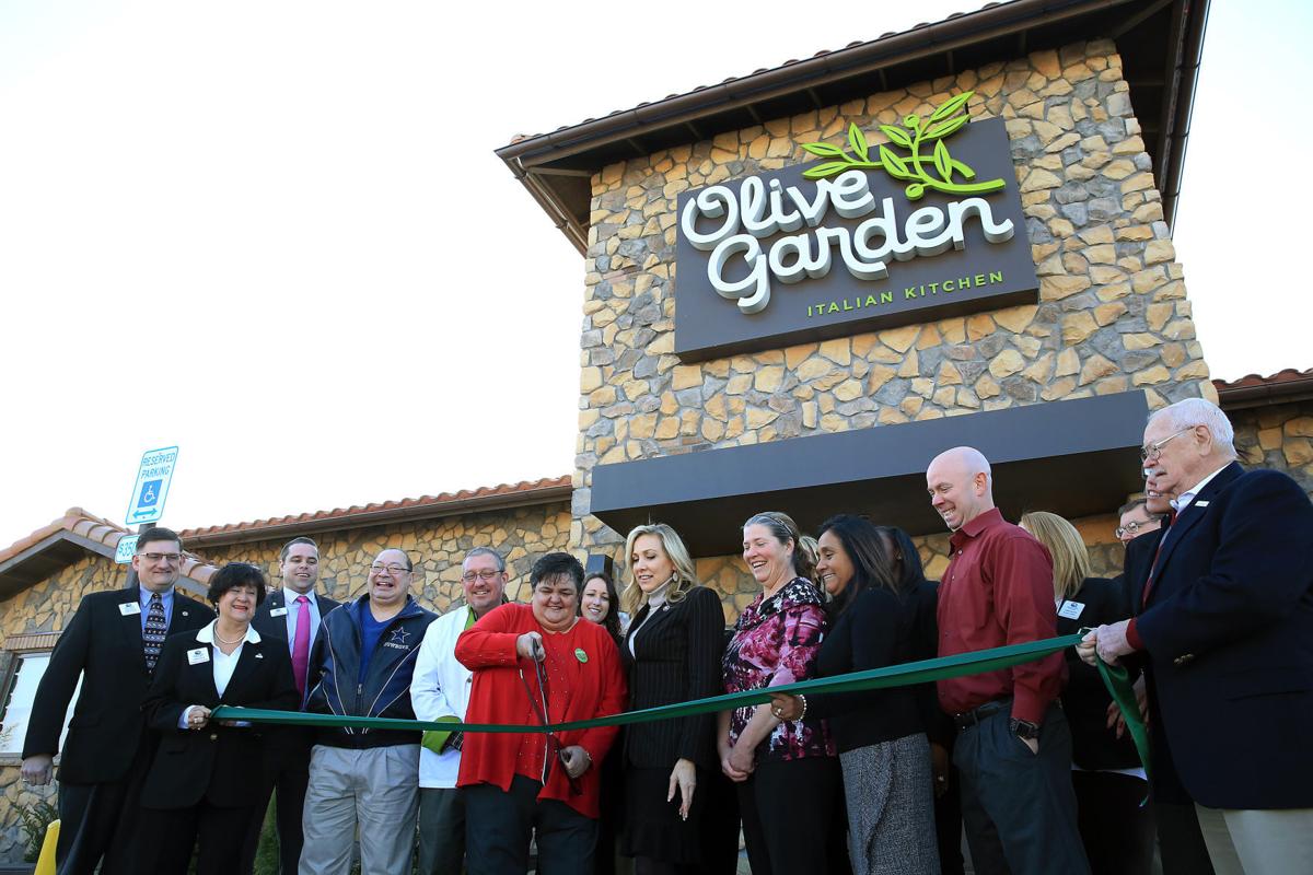 Moline welcomes opening of new Olive Garden at SouthPark Mall | Economy