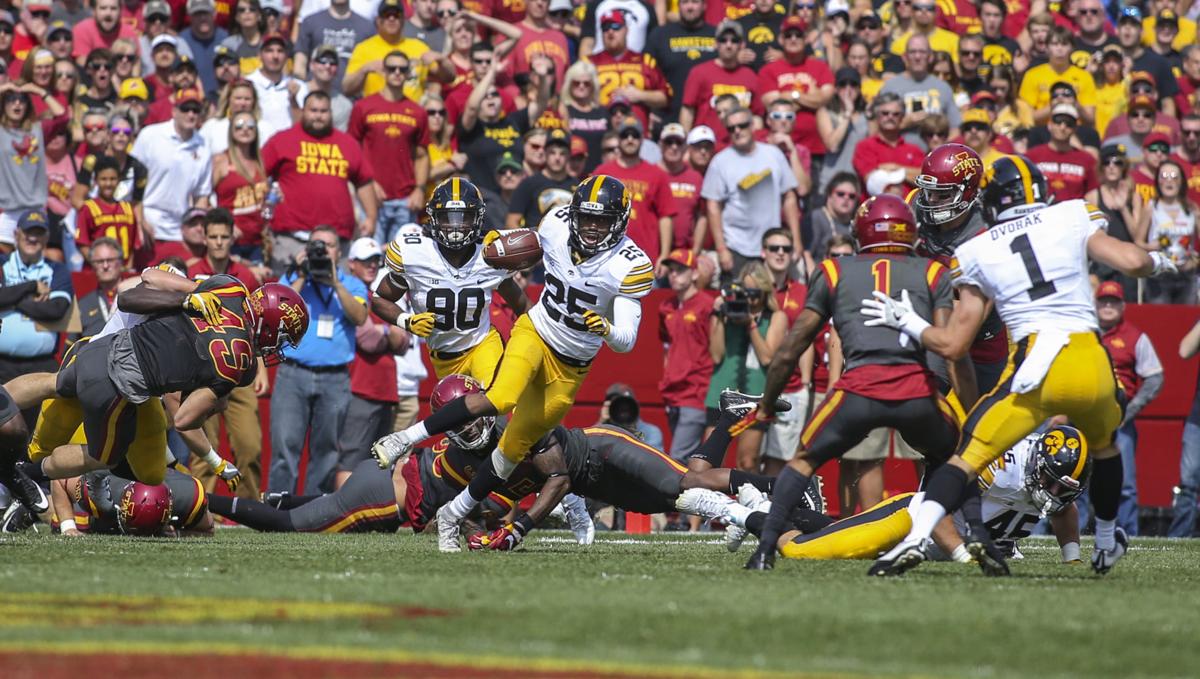 090917-HAWKEYE-FOOTBALL-005