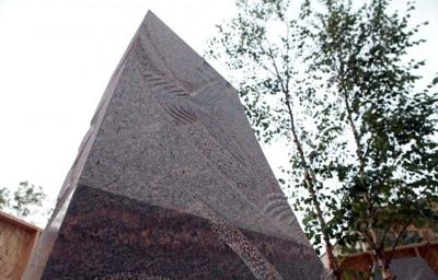 072414-bh2-sculptor001