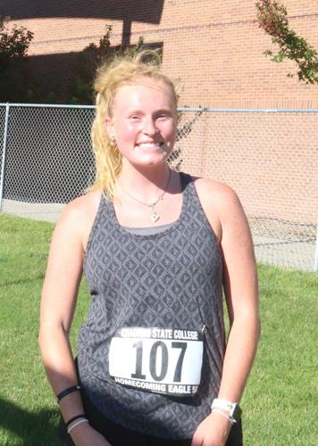 Kyndahl Carnahan wins gals 10K _0130.JPG