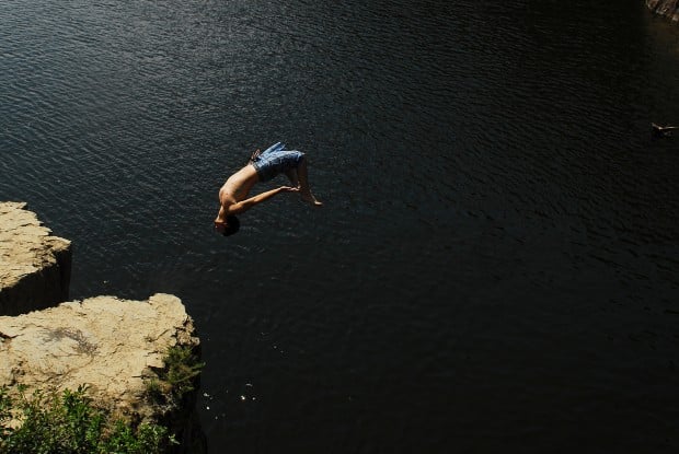 Teen in critical condition after cliff jumping at Sheridan Lake