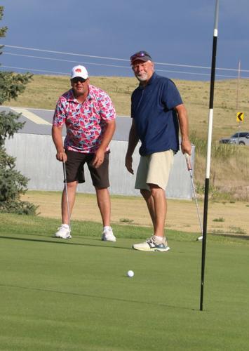 2M Lee Muma-Jason Sommerville make putt _0338.JPG