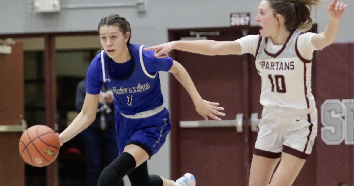 Mahpíya Lúta’s Ashlan Carlow-Blount commits to University of South Dakota for women’s basketball Mahpíya Lúta’s Ashlan Carlow-Blount commits to University of South Dakota for women’s basketball