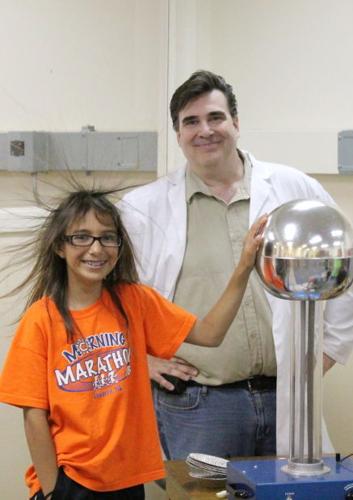 Demiel Kelso, Van de Graaf generator