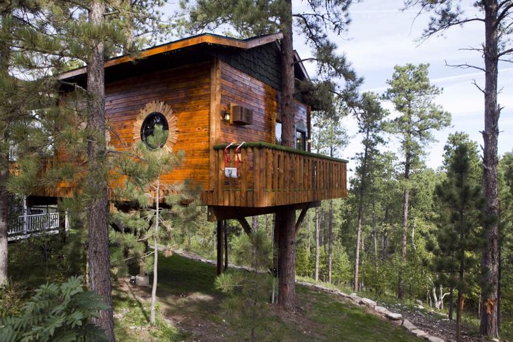 Hobbit treehouse part of $600-a-night vacation rental in Deadwood