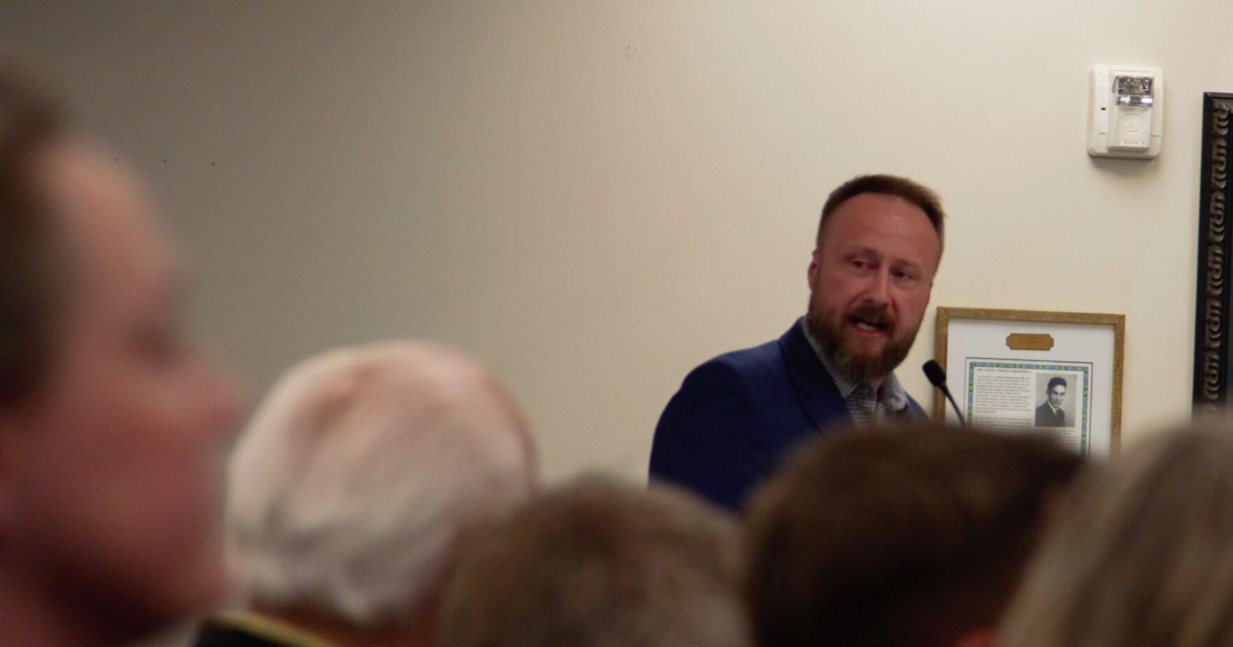Mayor defends Vision Fund plan, ordinance at town hall - Vimarsana News