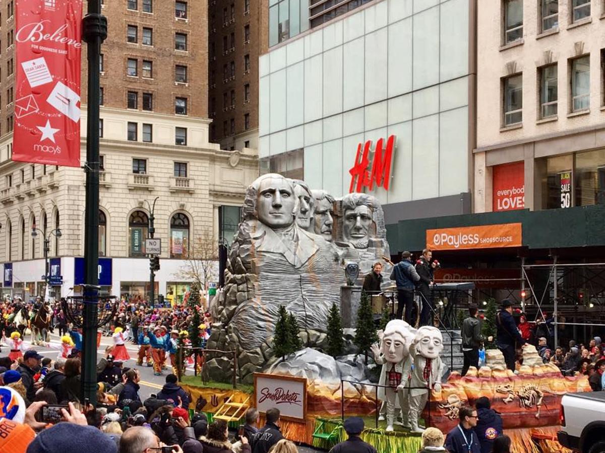 South Dakota To Join Macy S Thanksgiving Day Parade With Mount Rushmore Float Local Rapidcityjournal Com