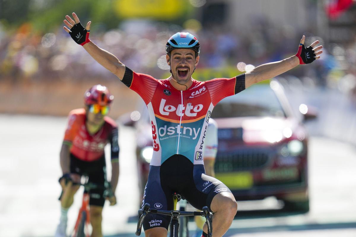 Campenaerts wins a 3man sprint to take Tour de France stage