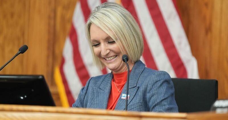Councilors, Sioux Falls' first female mayor sworn in at ceremony
