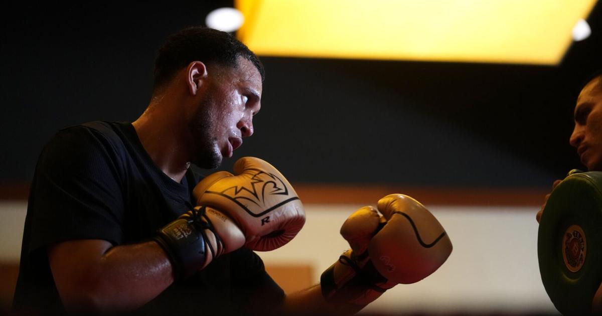 David Benavidez, the WBC world light heavyweight champion works out in front of a public audience at Vee Quiva Casino on March