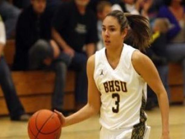 College Basketball Despite Acl Tears In Both Knees Black Hills
