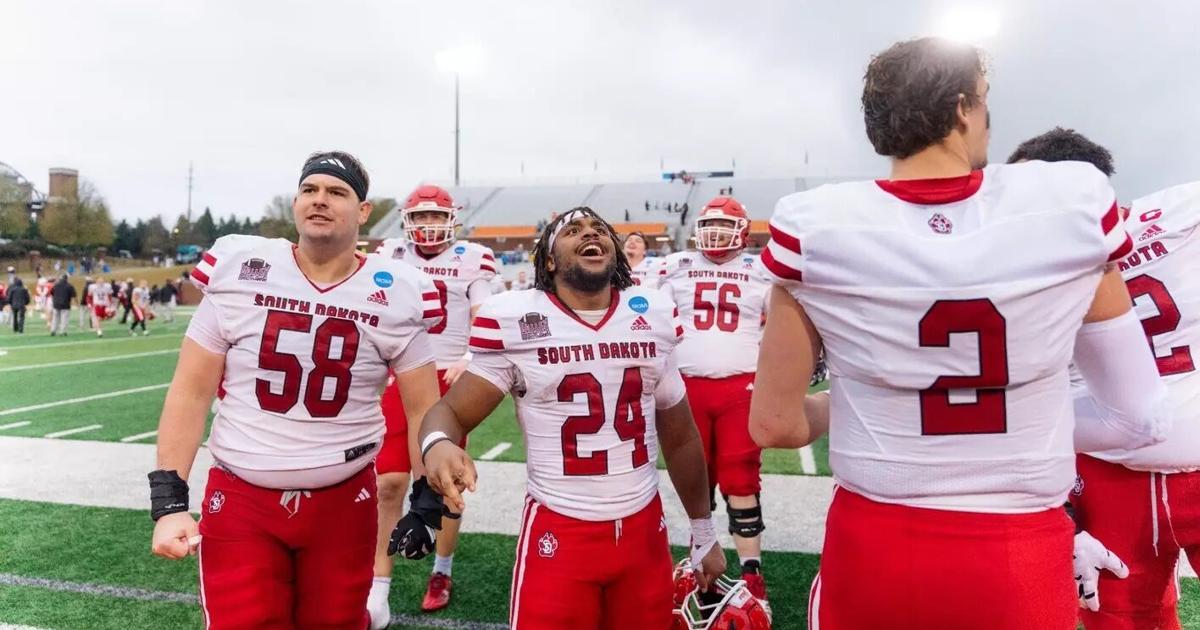 Live updates No. 11 South Dakota football falls against No. 3 Montana