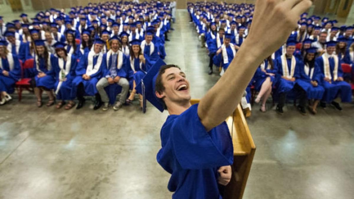 Rapid City Stevens Graduates 371 Seniors Photos Rapidcityjournal Com Rapid City Sd High School Graduation 2022