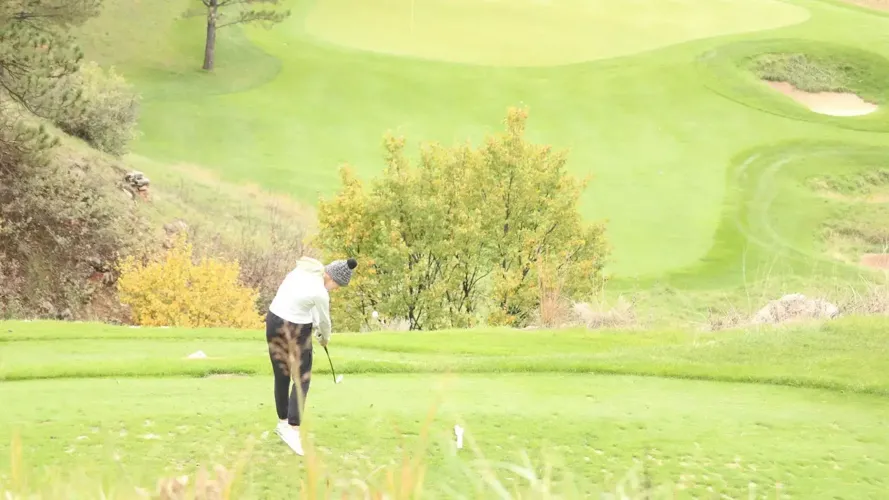 Yellow Jackets Sit Eighth After Round One in Elkhorn