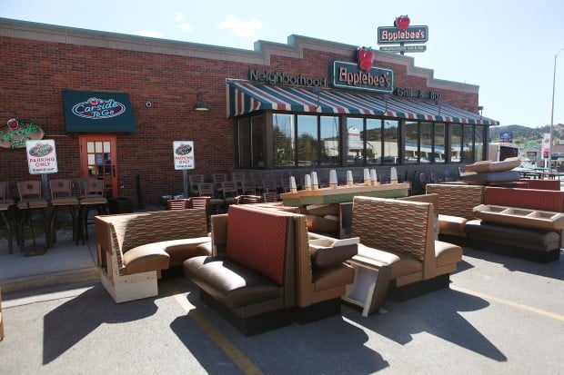 Applebee's outside 2024 seating