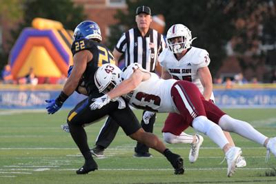 Logan O'Brien tackles at UNt.jpg