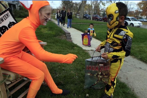 Trick-or-treating on West Blvd. | Photos ...