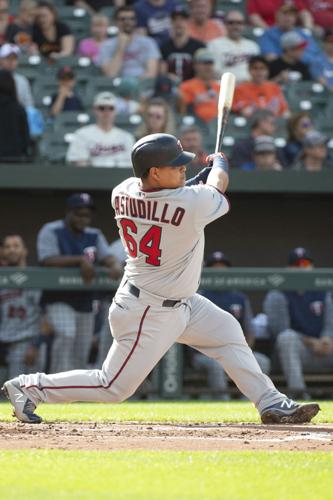 Twins backup Astudillo's cult hero status keeps growing