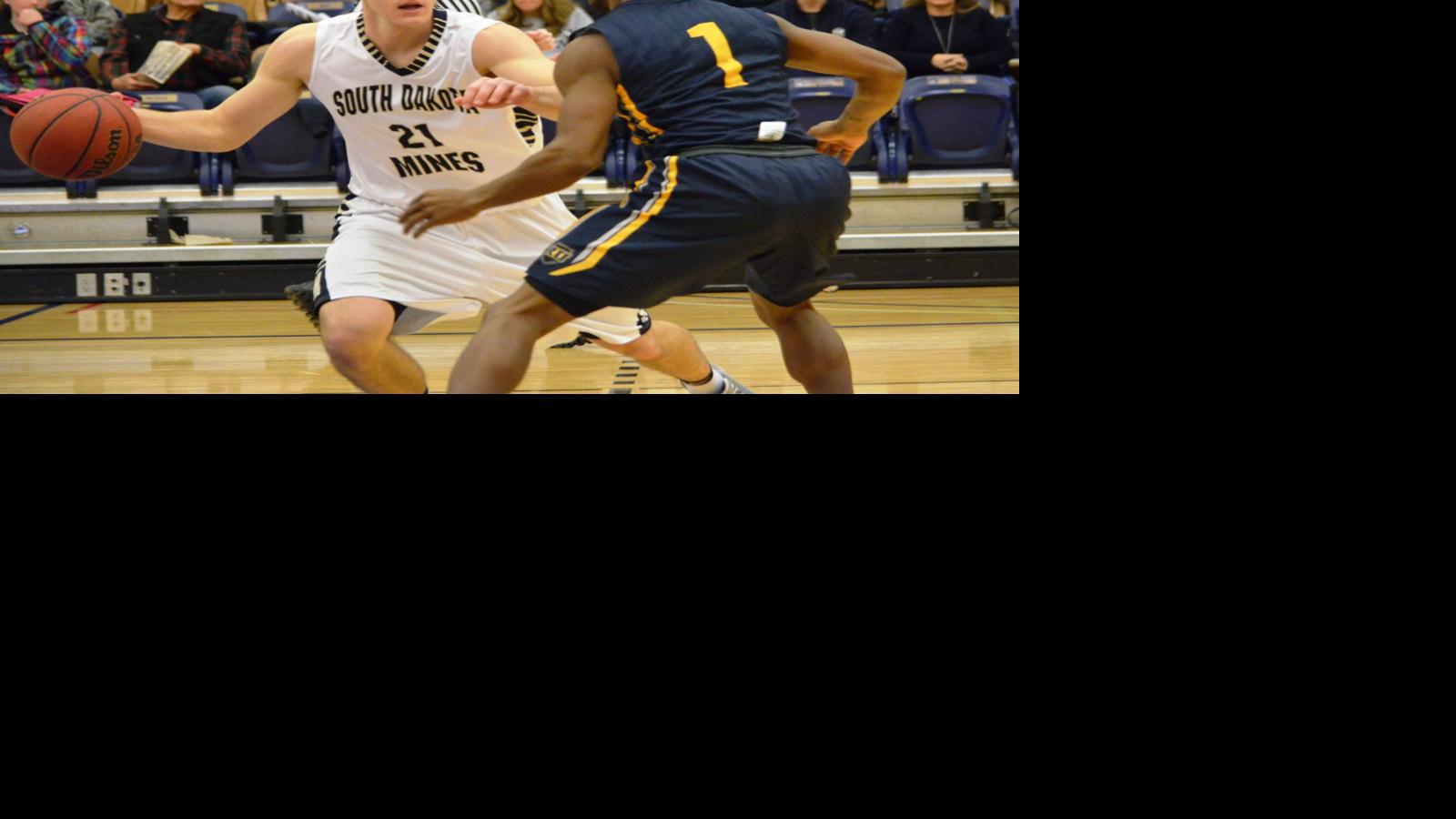Regis Pulls Away To Stop Hardrockers Sports Rapidcityjournal Com