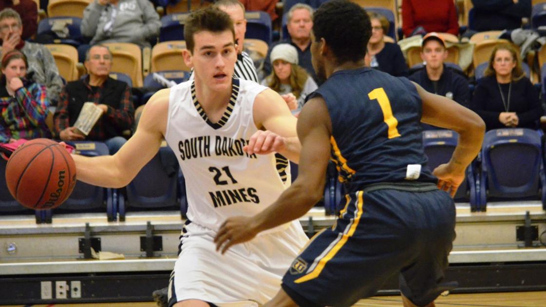 Regis Pulls Away To Stop Hardrockers Sports Rapidcityjournal Com