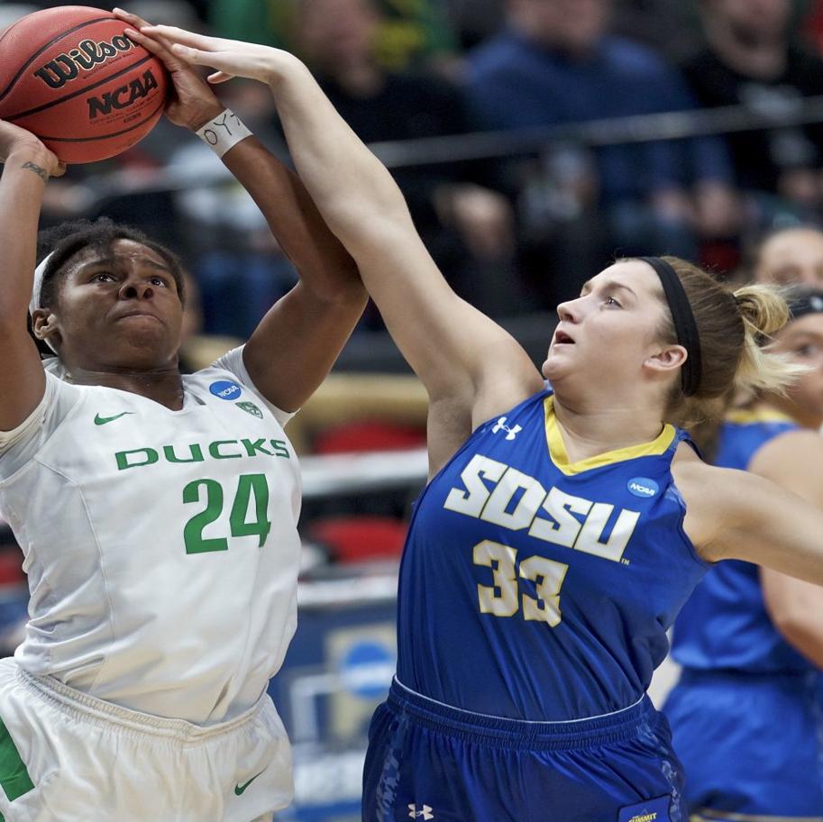 Oregon Heads To Elite 8 With 63 53 Win Over South Dakota St