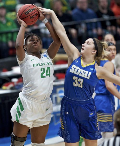 Oregon Heads To Elite 8 With 63 53 Win Over South Dakota St