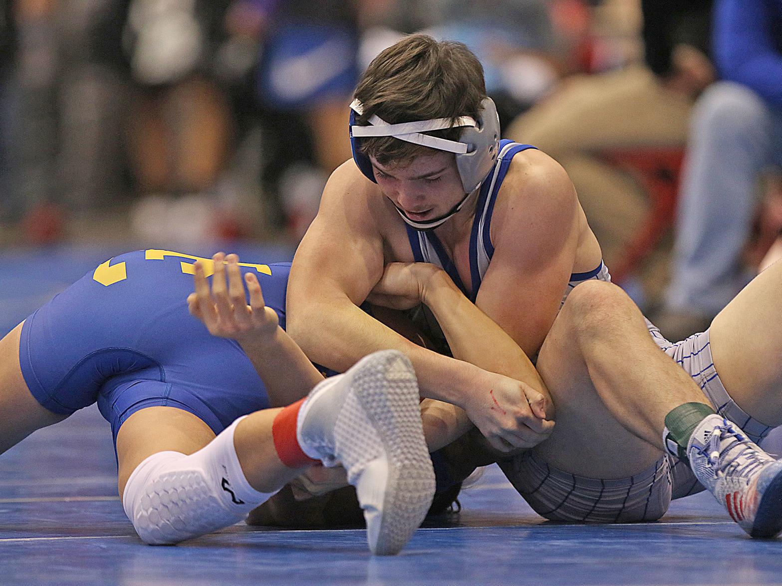 H S Wrestling Bismarck Holds Slight Lead After Opening Day Of Rapid City Invite Sports Rapidcityjournal Com