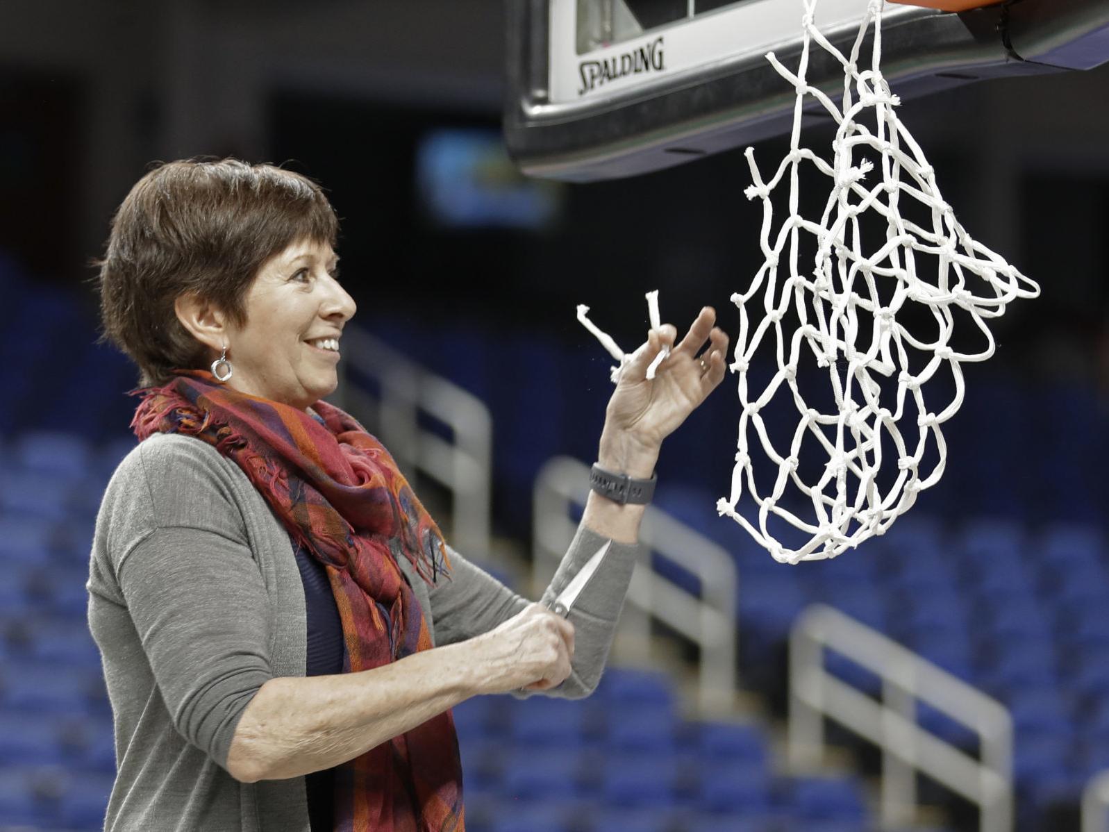 Notre Dame Women S Basketball Coach Muffet Mcgraw Visits The Black
