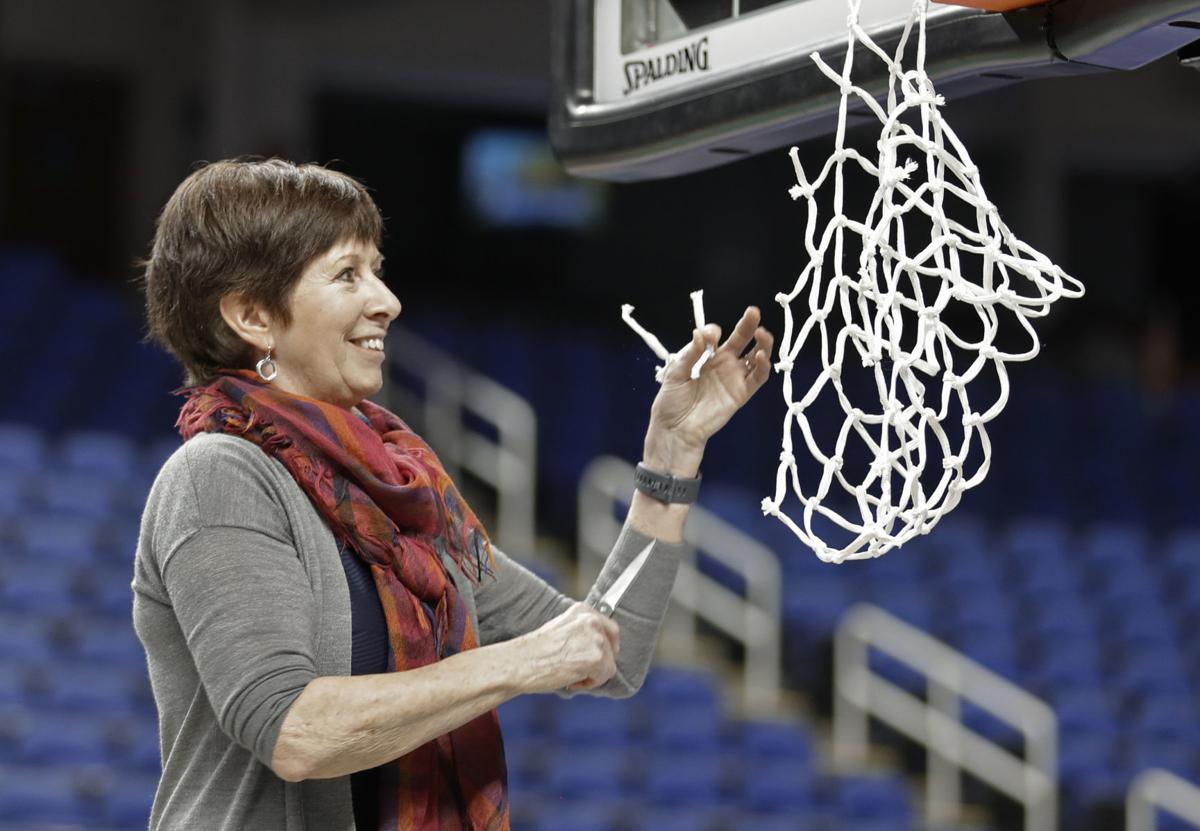 Notre Dame Women S Basketball Coach Muffet Mcgraw Visits The Black