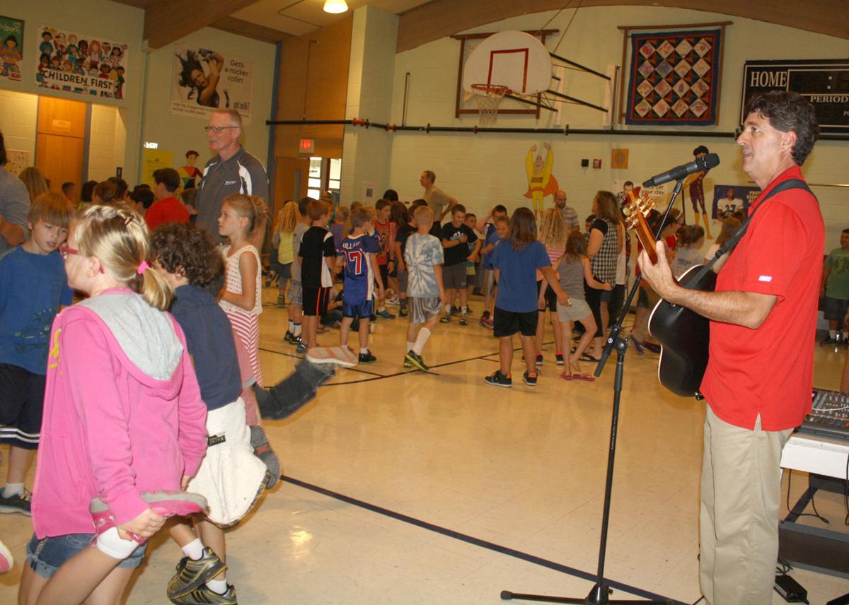 Phil Baker and his red guitar Hot Springs