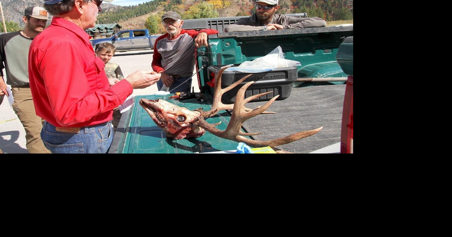 Big-buck hunters convince Wyoming to keep antler restrictions. Their advocacy may backfire, data shows.