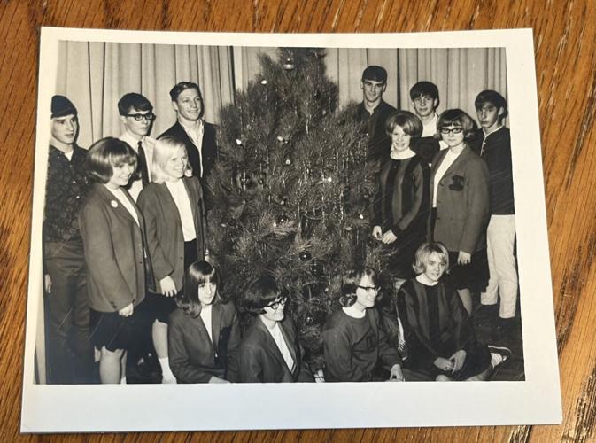 Susantheblondenexttoachristmastreeduringhighschool.jpg