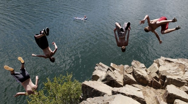 Cliff jumpers cool off at Pactola | News | rapidcityjournal.com