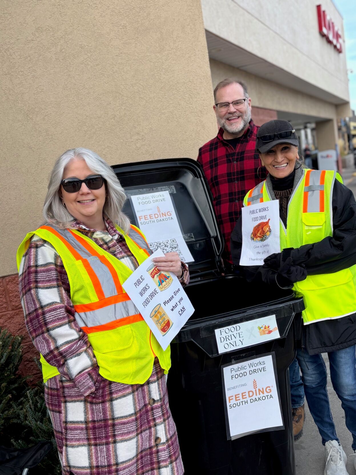 PHOTO Food Drive 2024c.jpg