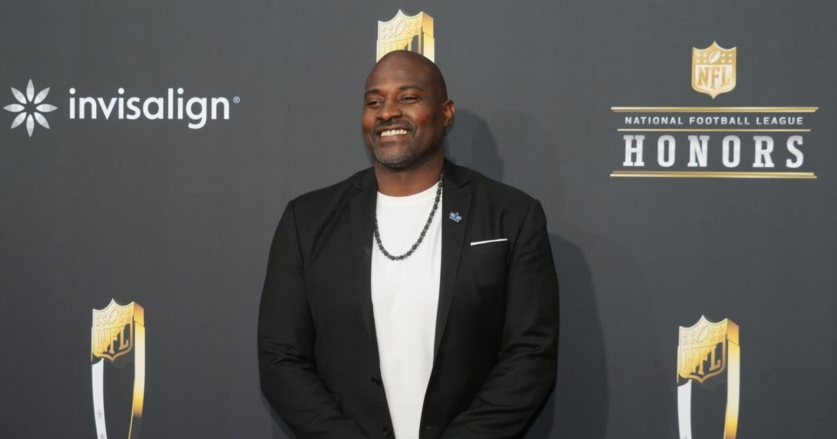 Marcellus Wiley on the red carpet before the NFL Honors show at Resorts World Theatre in 2024.