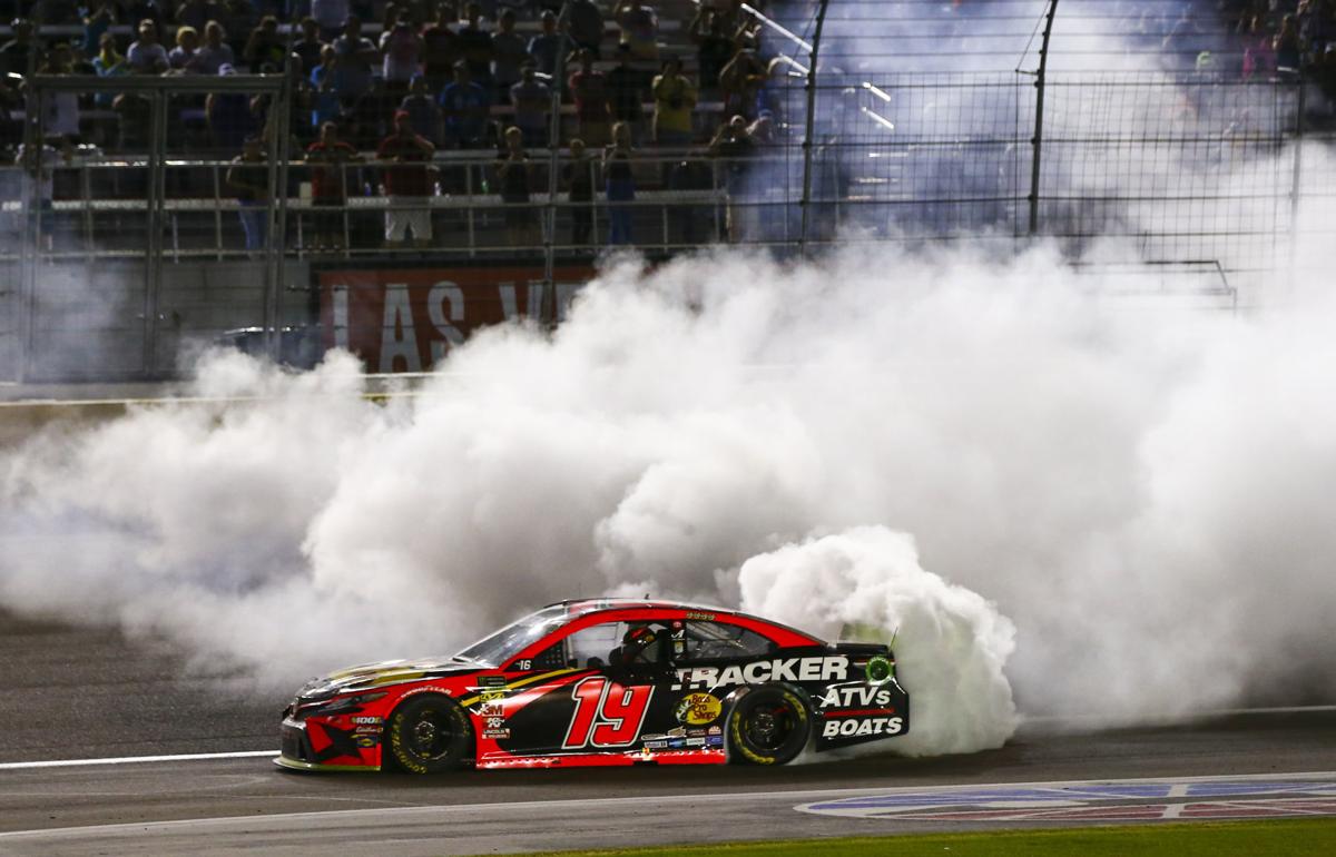 Truex Wins Nascar Playoff Opener Sports Rapidcityjournal Com Truex Wins Nascar Playoff Opener Sports Rapidcityjournal Com