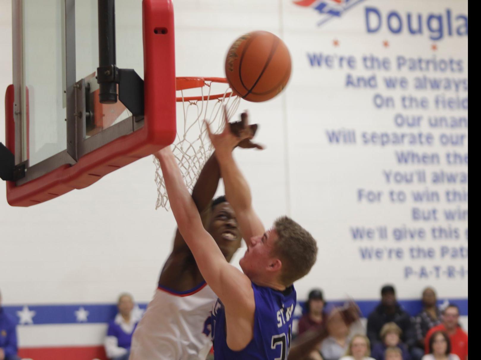 Douglas Moves To 2 0 With Dominating Win Over Stm Sports