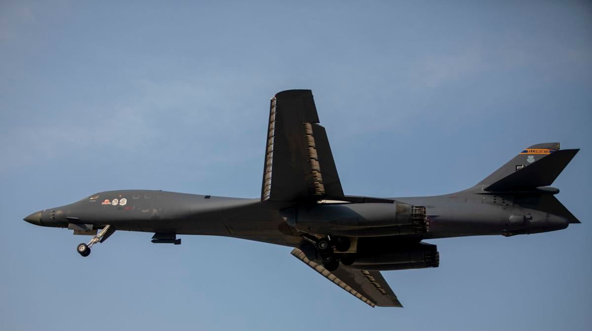 Airframe: The B-1B Lancer > > Display