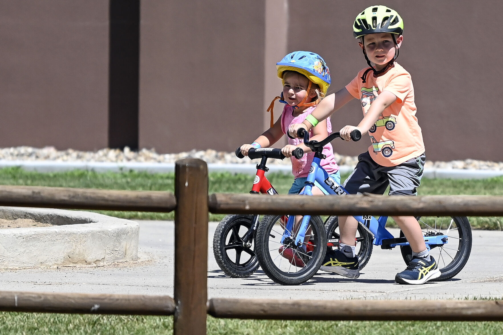 Strider bike race 2 year olds hot sale