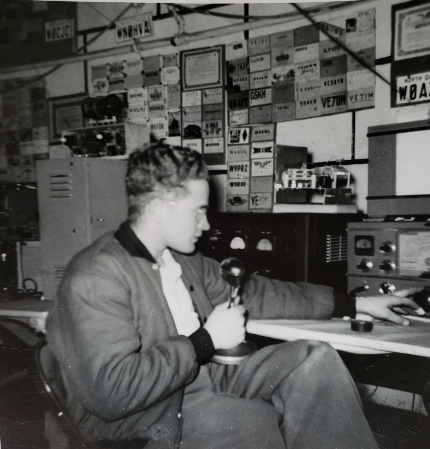 Longtime amateur radio operator signs image